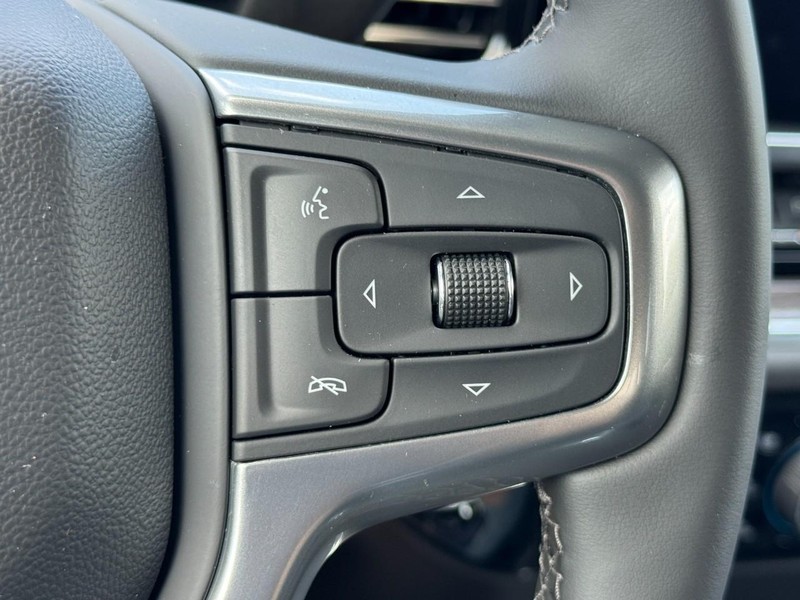 Chevrolet Silverado 2500HD Vehicle Image 12