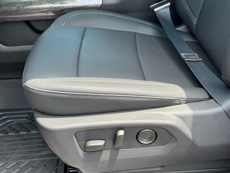 Chevrolet Silverado 2500HD Vehicle Image 15