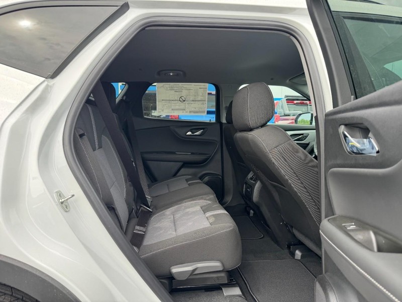 Chevrolet Blazer Vehicle Image 05
