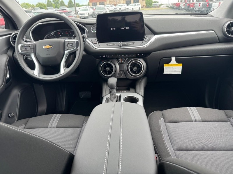 Chevrolet Blazer Vehicle Image 06