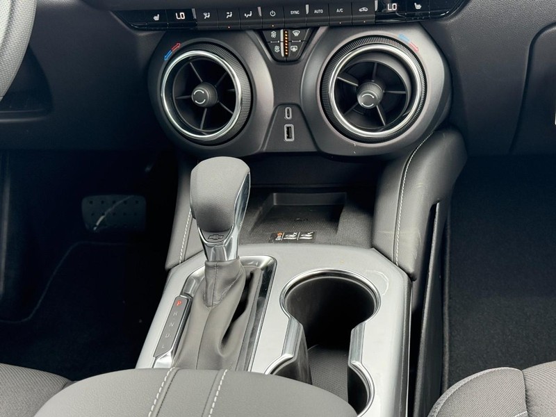 Chevrolet Blazer Vehicle Image 09