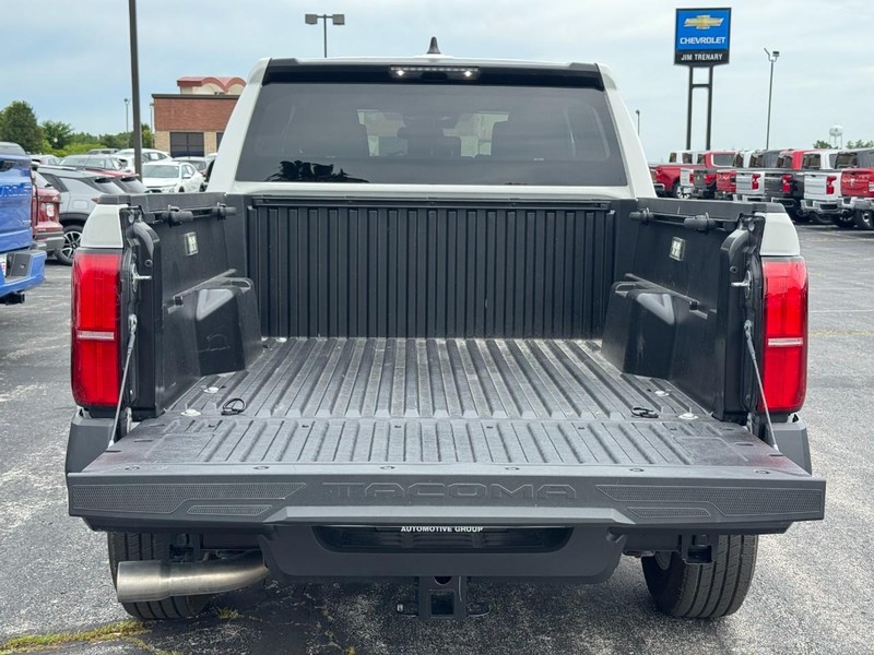 Toyota Tacoma 4WD Vehicle Image 05