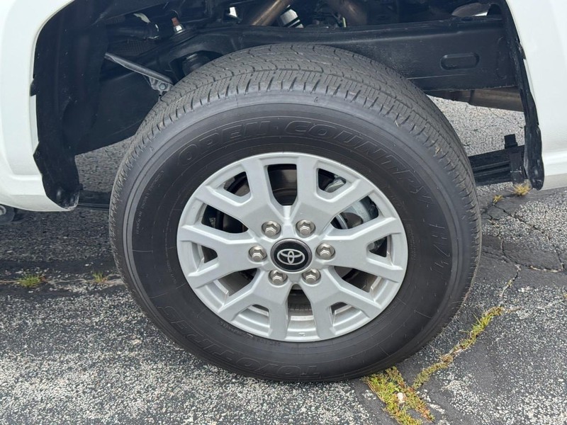 Toyota Tacoma 4WD Vehicle Image 07