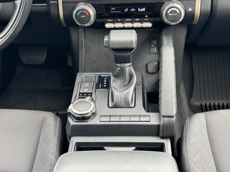 Toyota Tacoma 4WD Vehicle Image 14