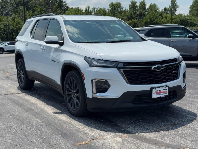 Chevrolet Traverse Vehicle Image 02