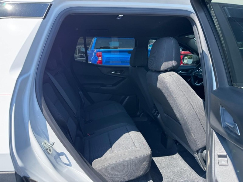 Chevrolet Equinox Vehicle Full-screen Gallery Image 10