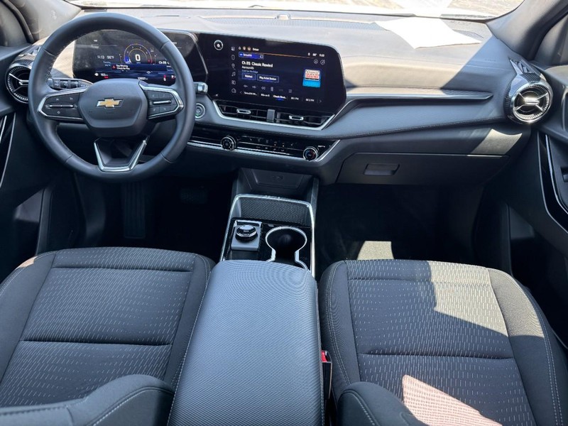 Chevrolet Equinox Vehicle Full-screen Gallery Image 11
