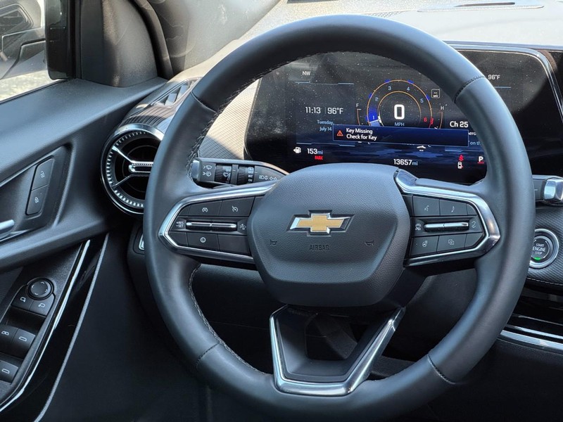 Chevrolet Equinox Vehicle Full-screen Gallery Image 12