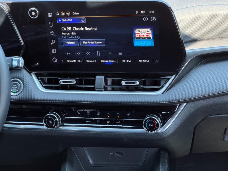 Chevrolet Equinox Vehicle Full-screen Gallery Image 13