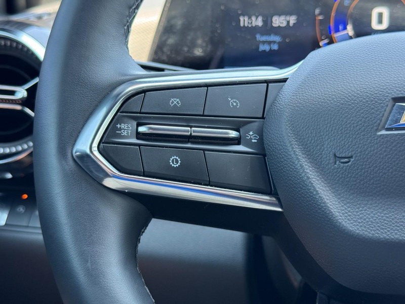 Chevrolet Equinox Vehicle Full-screen Gallery Image 16