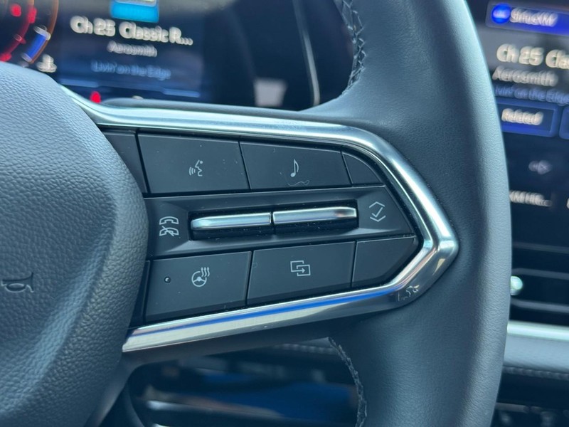 Chevrolet Equinox Vehicle Full-screen Gallery Image 17