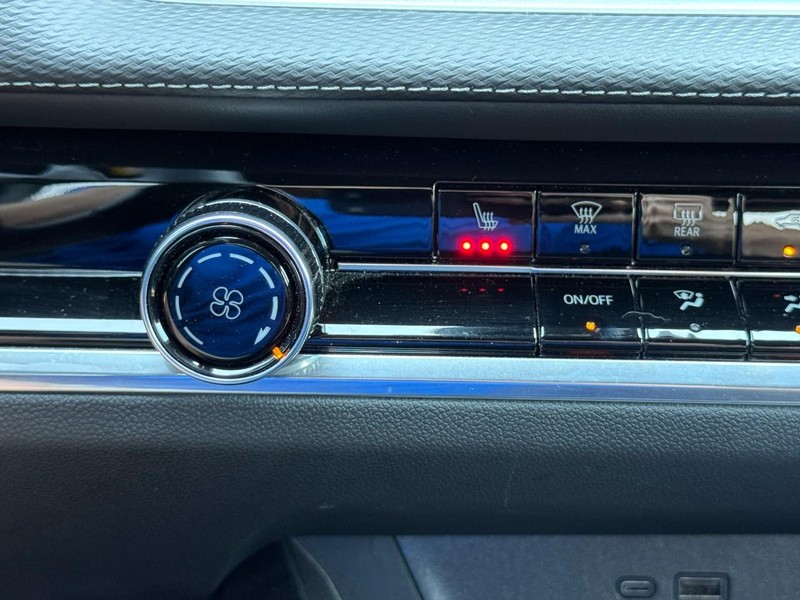 Chevrolet Equinox Vehicle Full-screen Gallery Image 18