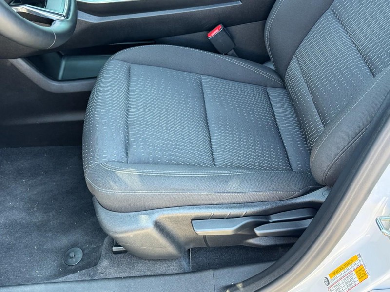 Chevrolet Equinox Vehicle Full-screen Gallery Image 21