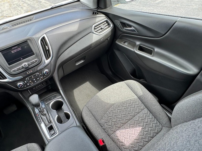 Chevrolet Equinox Vehicle Full-screen Gallery Image 15