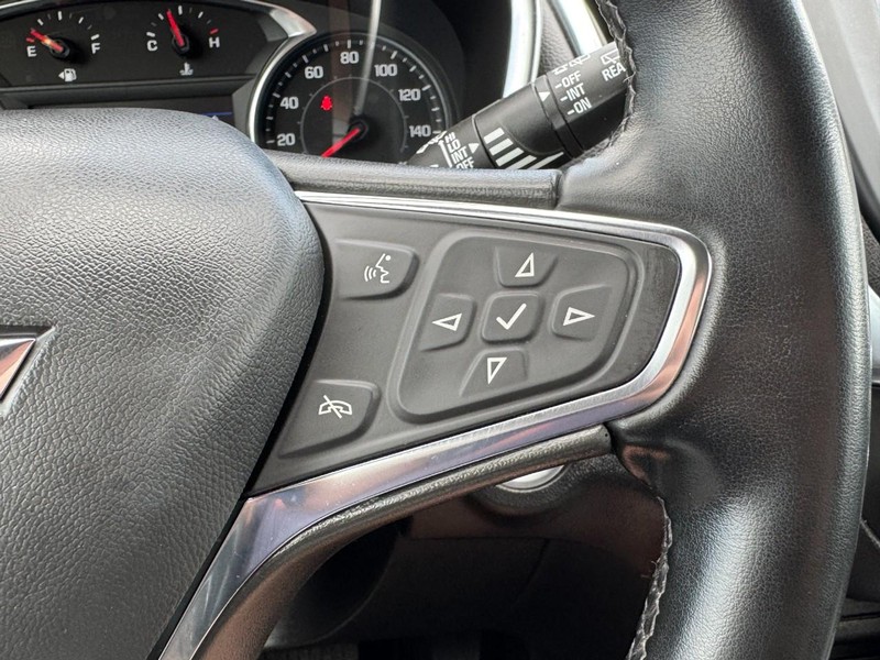 Chevrolet Equinox Vehicle Full-screen Gallery Image 17