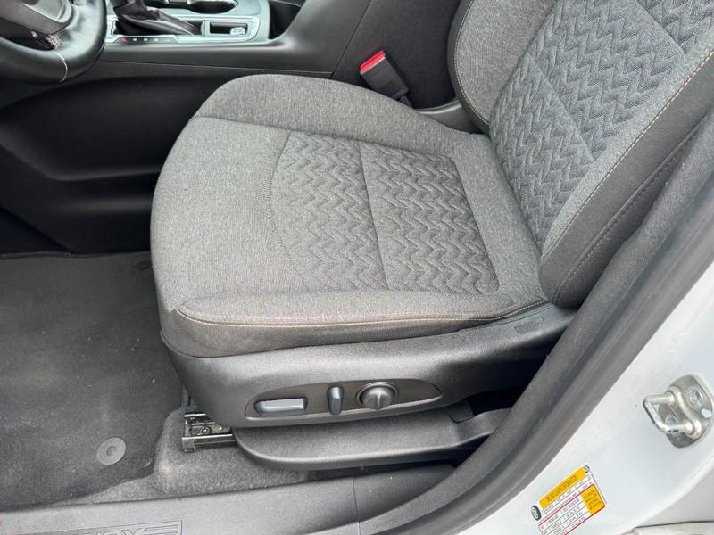 Chevrolet Equinox Vehicle Full-screen Gallery Image 24
