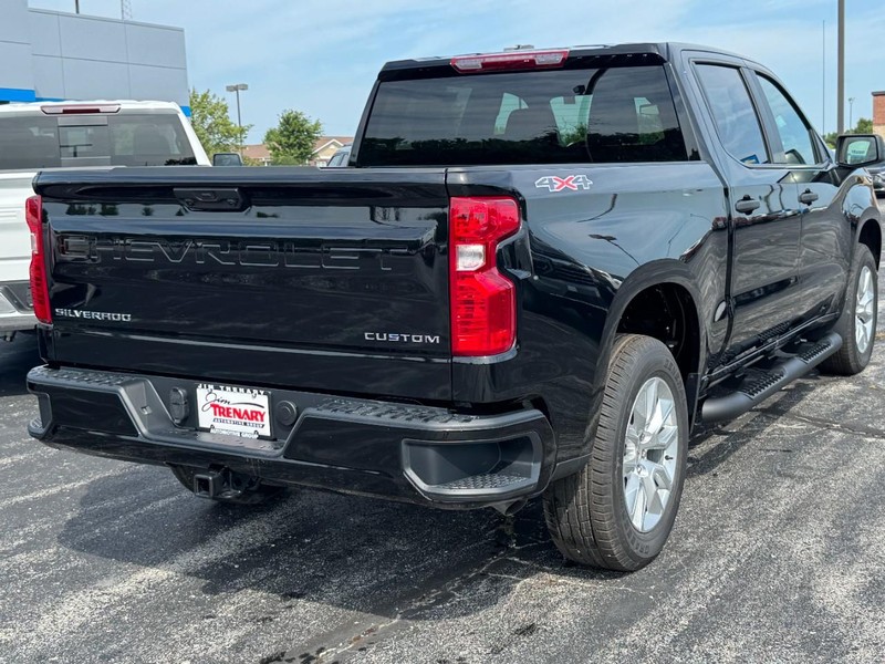 Chevrolet Silverado 1500 Vehicle Image 03