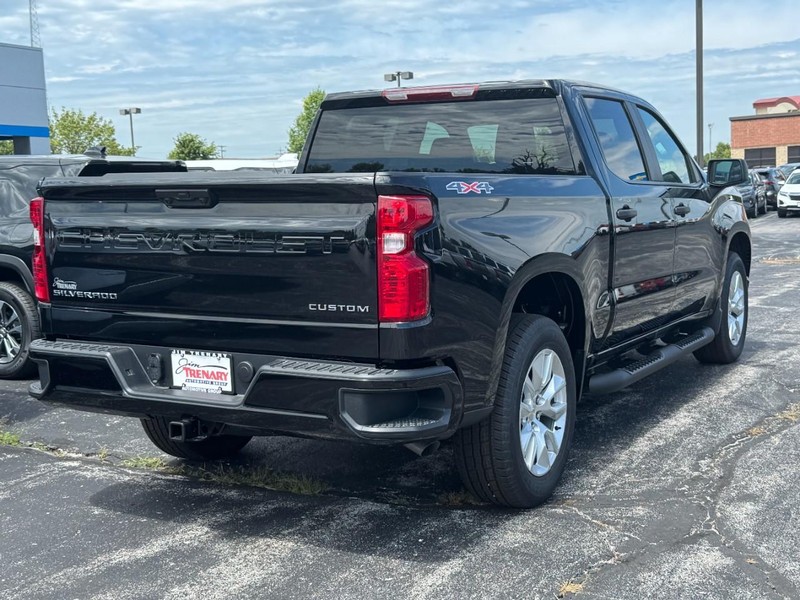 Chevrolet Silverado 1500 Vehicle Image 03