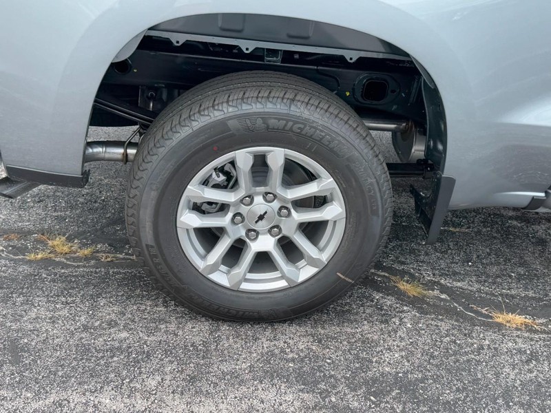 Chevrolet Silverado 1500 Vehicle Image 04