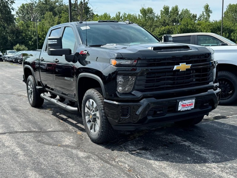 Chevrolet Silverado 2500HD Vehicle Image 02