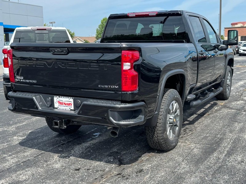 Chevrolet Silverado 2500HD Vehicle Image 03