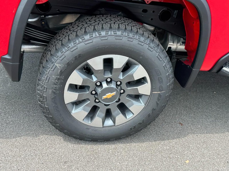 Chevrolet Silverado 2500HD Vehicle Image 04