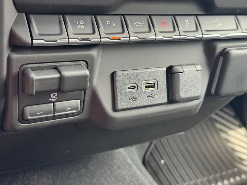 Chevrolet Silverado 2500HD Vehicle Image 11