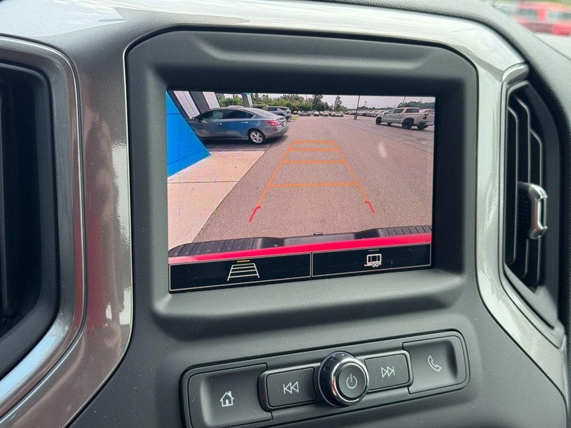 Chevrolet Silverado 2500HD Vehicle Image 12