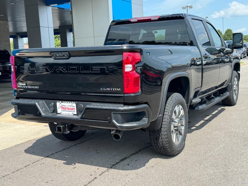 Chevrolet Silverado 2500HD Vehicle Image 03