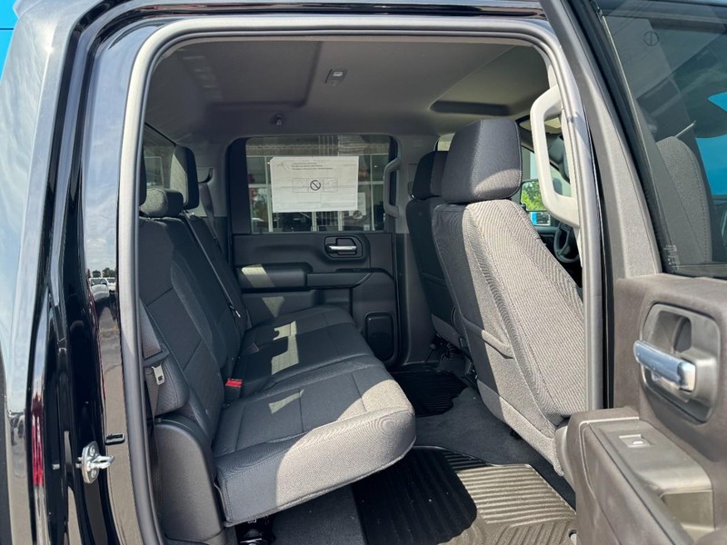 Chevrolet Silverado 2500HD Vehicle Image 05