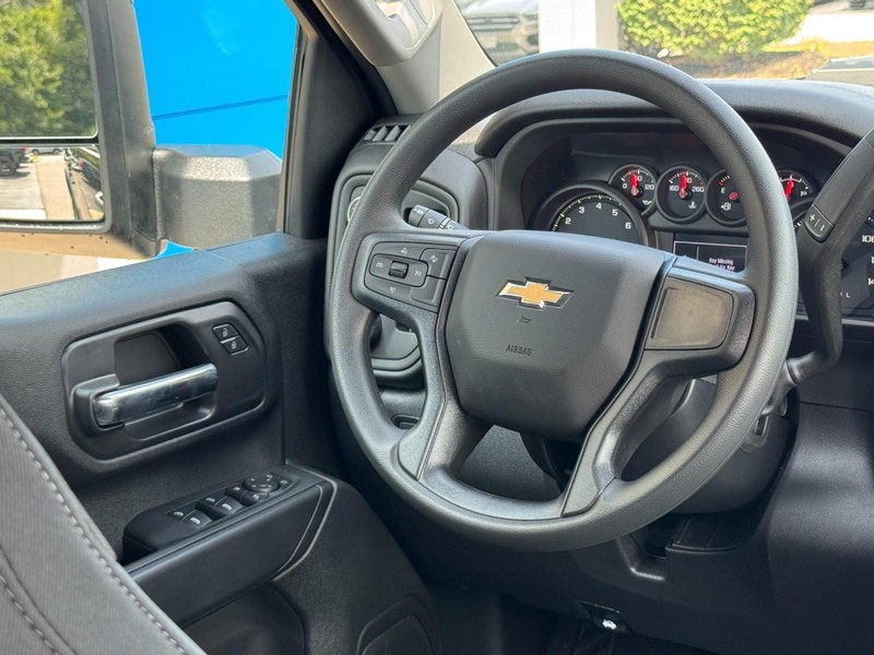 Chevrolet Silverado 2500HD Vehicle Image 07