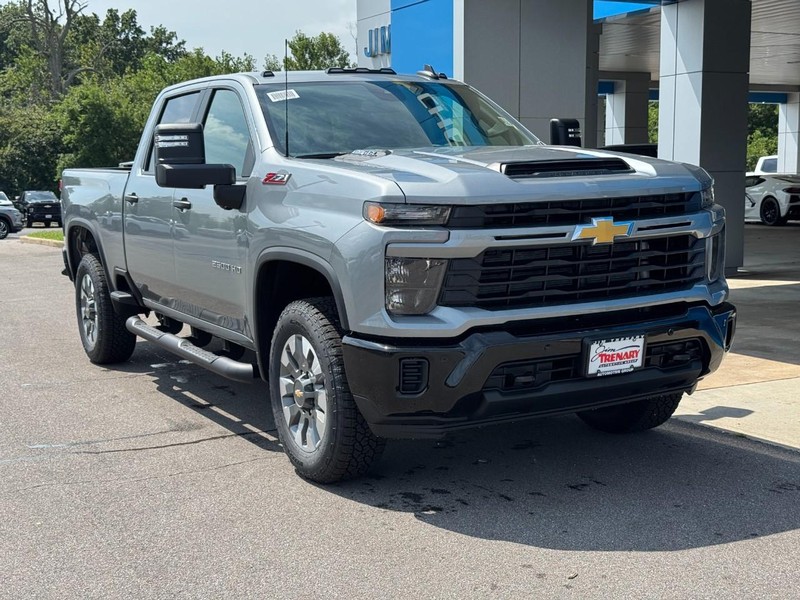 Chevrolet Silverado 2500HD Vehicle Image 02