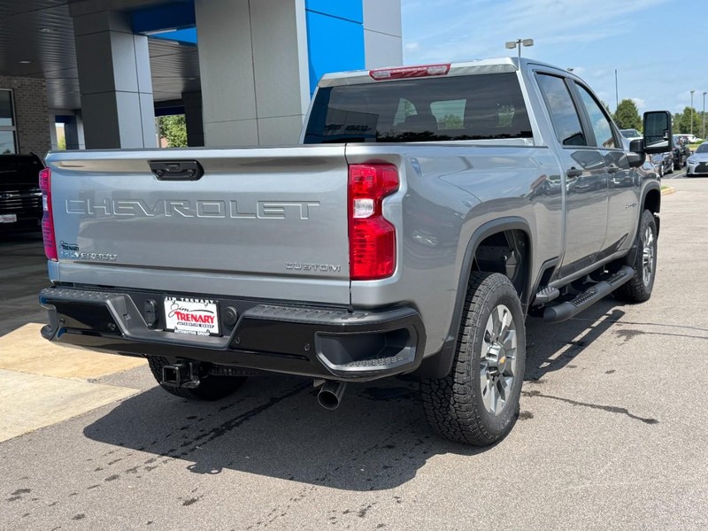 Chevrolet Silverado 2500HD Vehicle Image 03