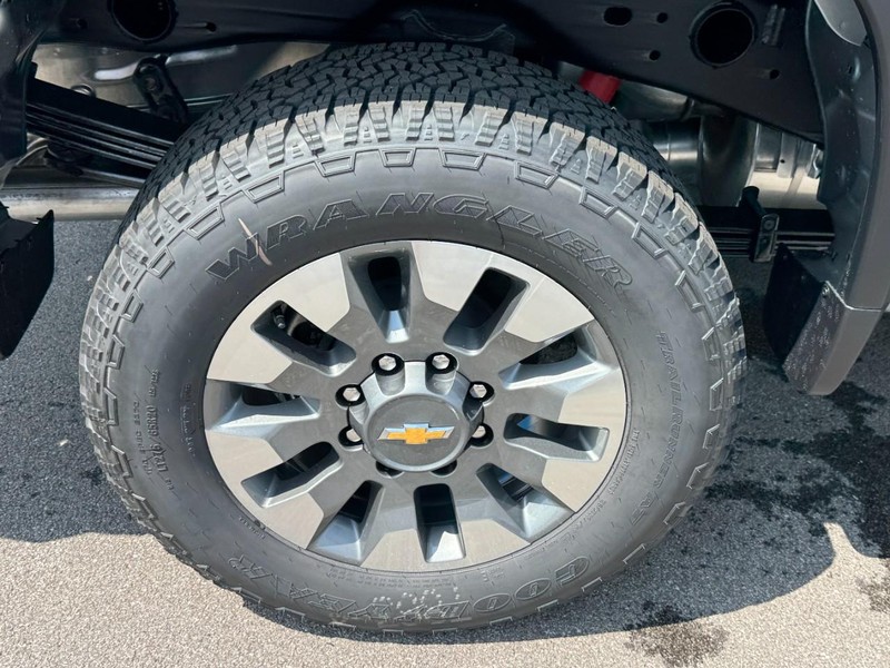 Chevrolet Silverado 2500HD Vehicle Image 04