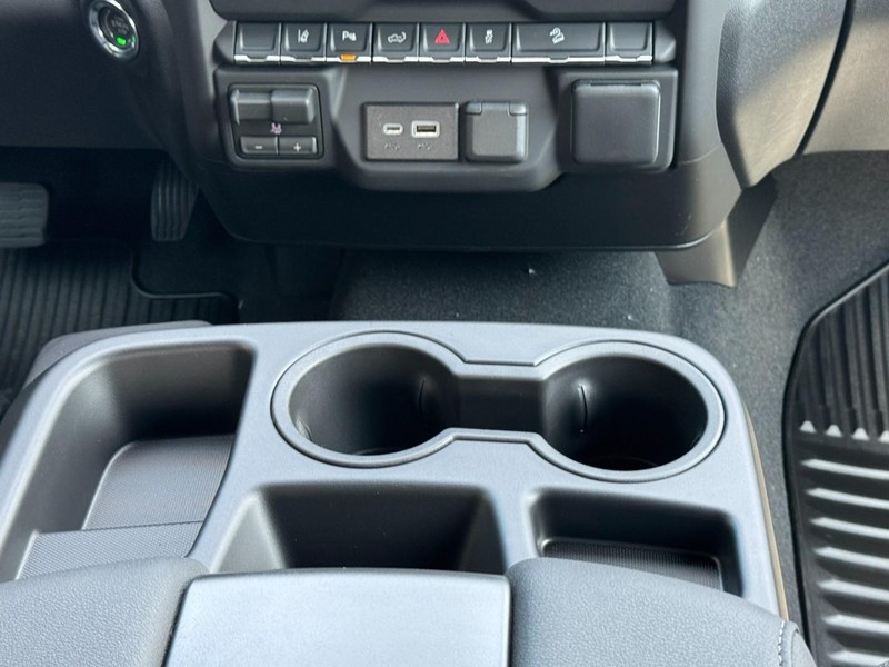 Chevrolet Silverado 2500HD Vehicle Image 09