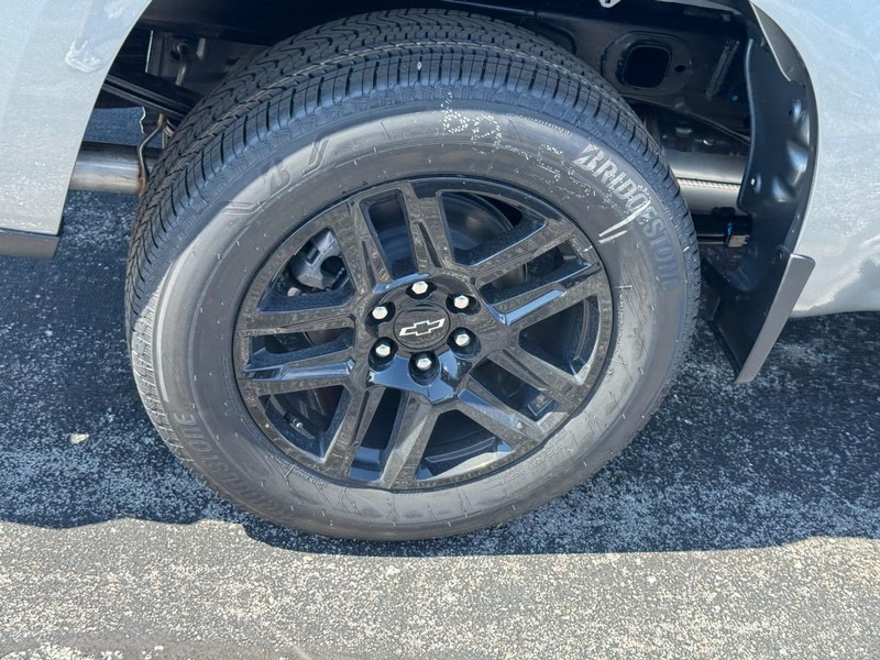 Chevrolet Silverado 1500 Vehicle Image 04