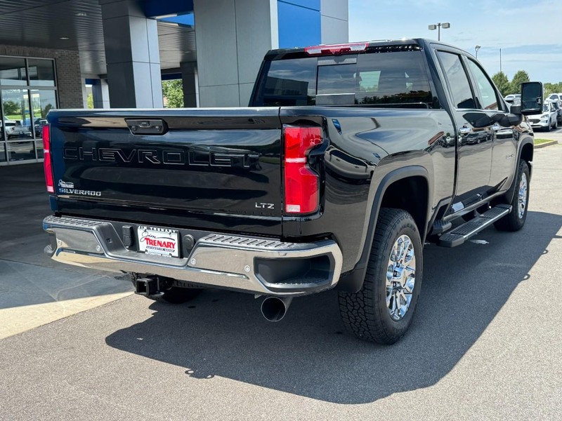 Chevrolet Silverado 2500HD Vehicle Image 03