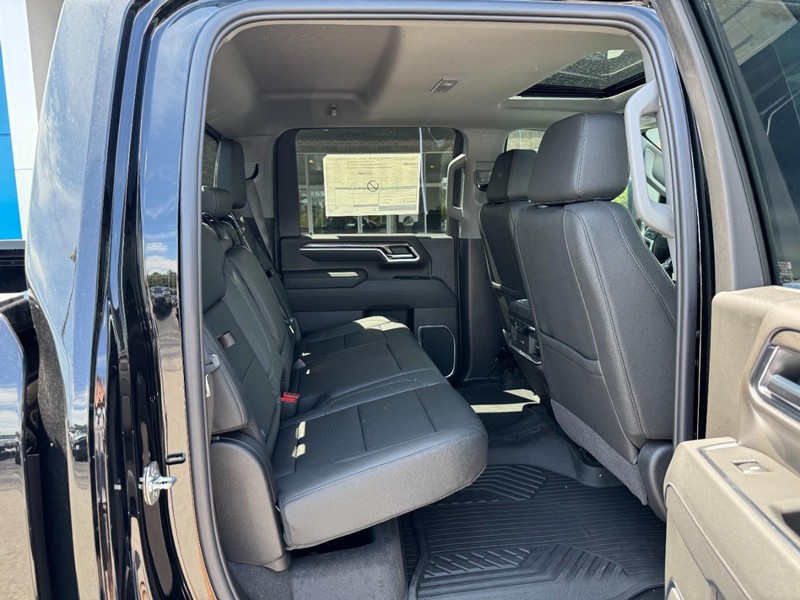 Chevrolet Silverado 2500HD Vehicle Image 05