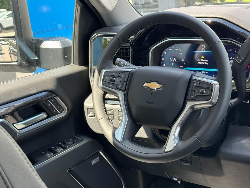 Chevrolet Silverado 2500HD Vehicle Image 07