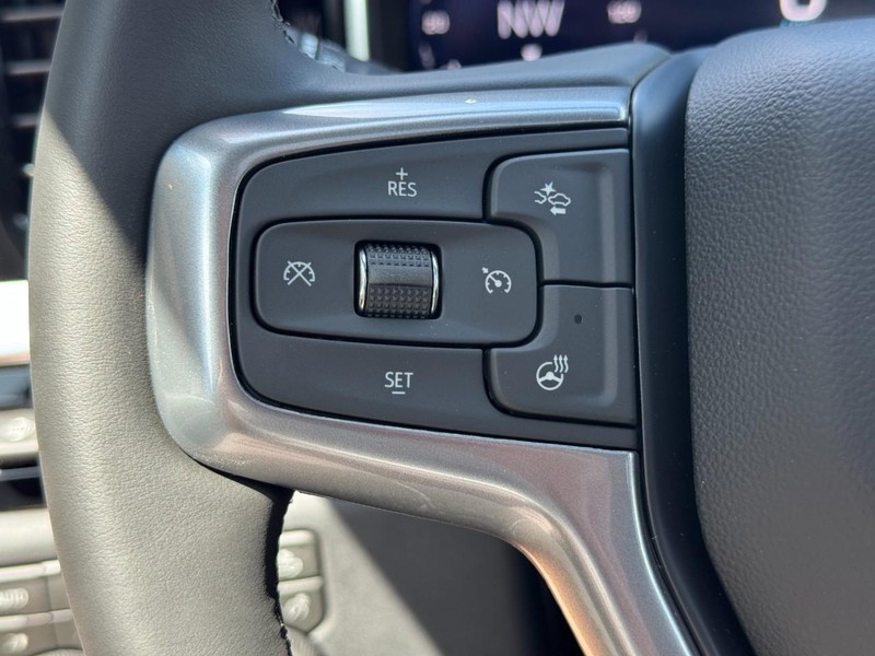 Chevrolet Silverado 2500HD Vehicle Image 11