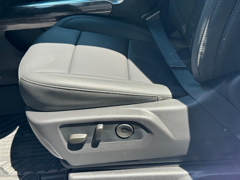 Chevrolet Silverado 2500HD Vehicle Image 15