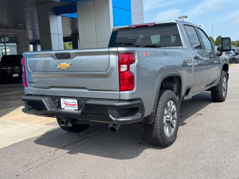 Chevrolet Silverado 2500HD Vehicle Image 03