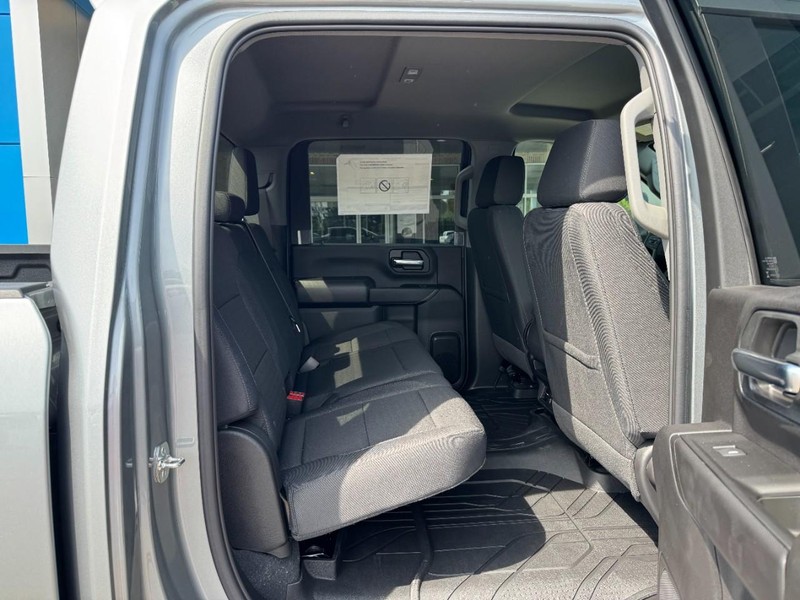 Chevrolet Silverado 2500HD Vehicle Image 05