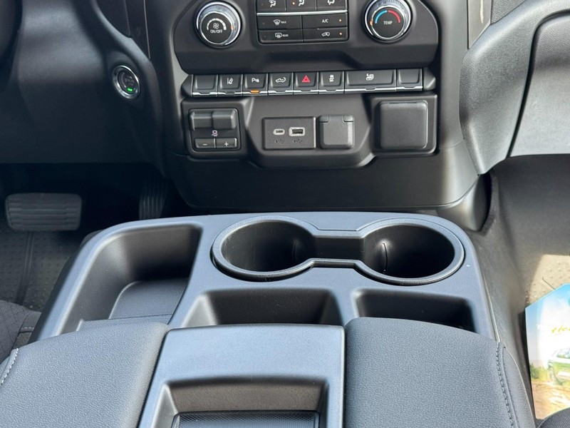 Chevrolet Silverado 2500HD Vehicle Image 09