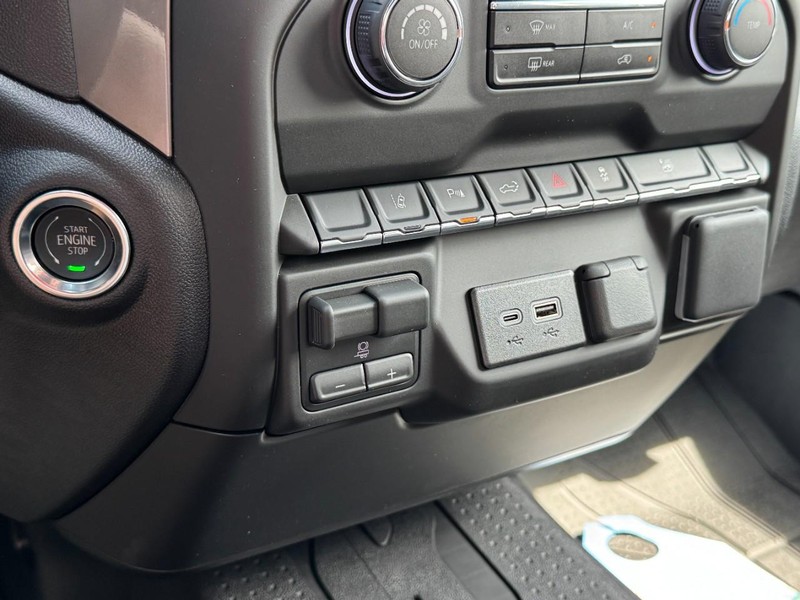 Chevrolet Silverado 2500HD Vehicle Image 11