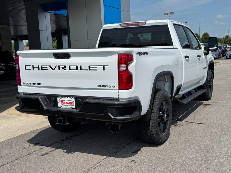 Chevrolet Silverado 2500HD Vehicle Image 03