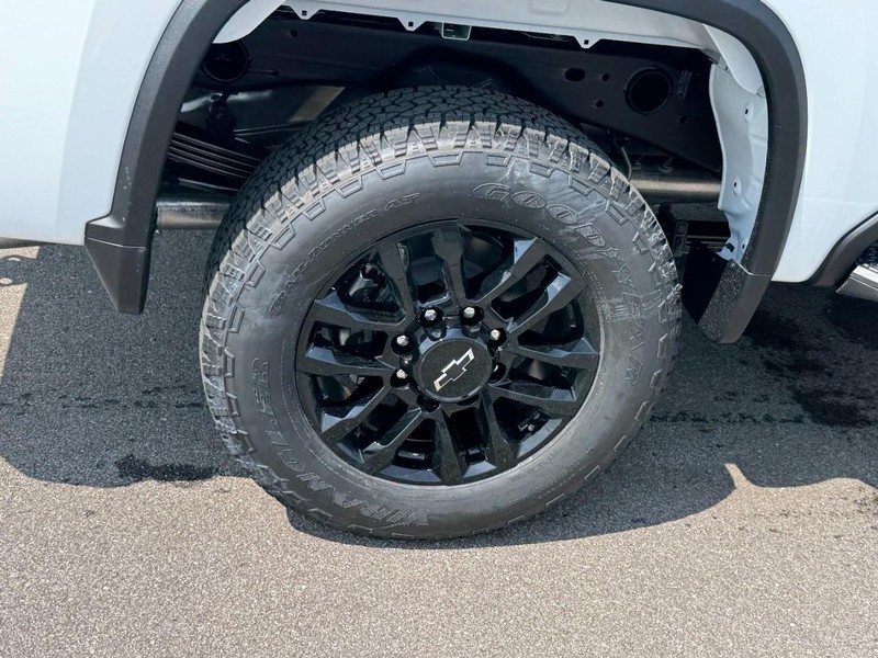 Chevrolet Silverado 2500HD Vehicle Image 04