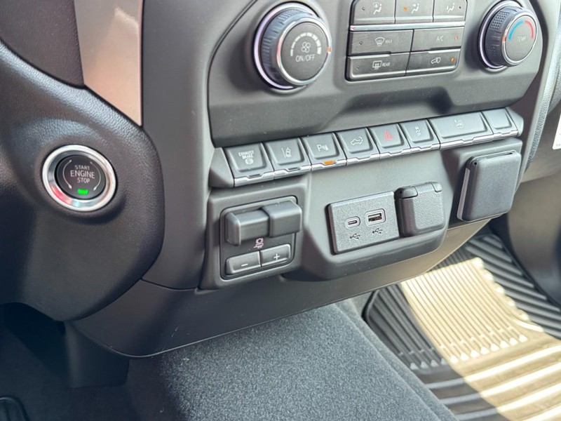 Chevrolet Silverado 2500HD Vehicle Image 11