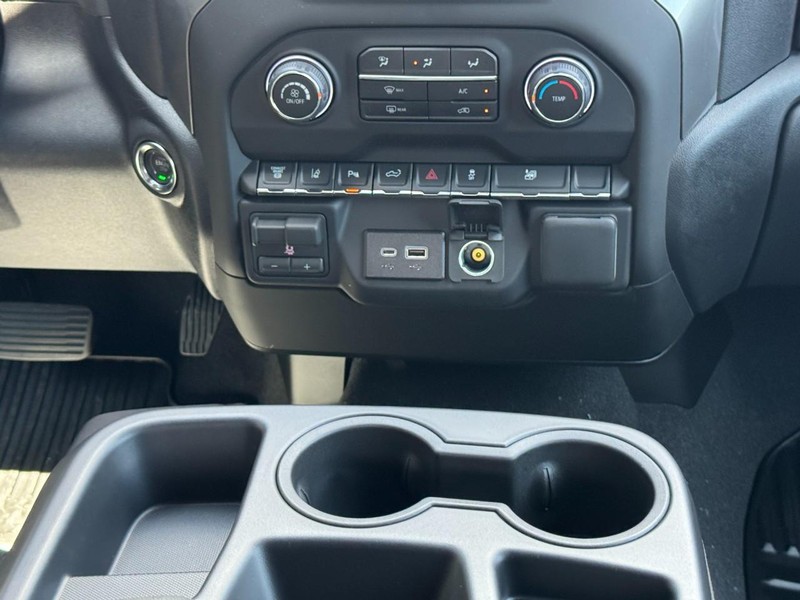 Chevrolet Silverado 2500HD Vehicle Image 09