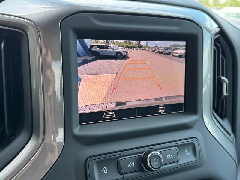 Chevrolet Silverado 2500HD Vehicle Image 12